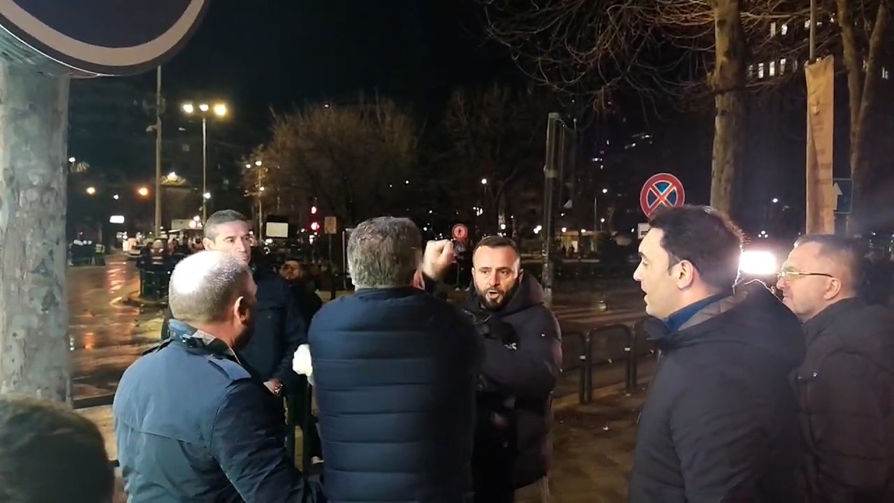 Noka shtyn dhe kap prej kapuçi qytetarin: Morët vesh o plehra, ndyrësira?! Legena...