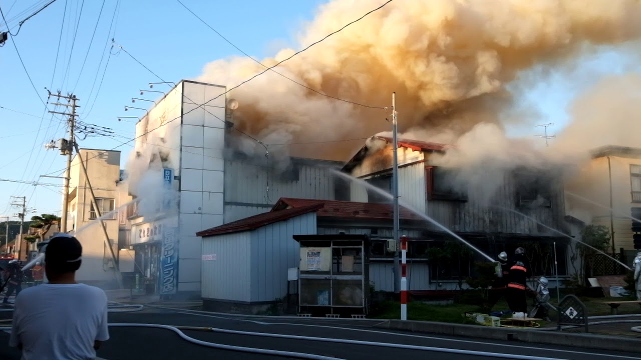 大館市扇田横丁の火災発生現場の様子　たはた電気