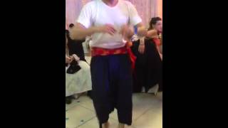 Troupe de danse Tilleli Yahia en solo lors d'un mariage kabyle, berbère