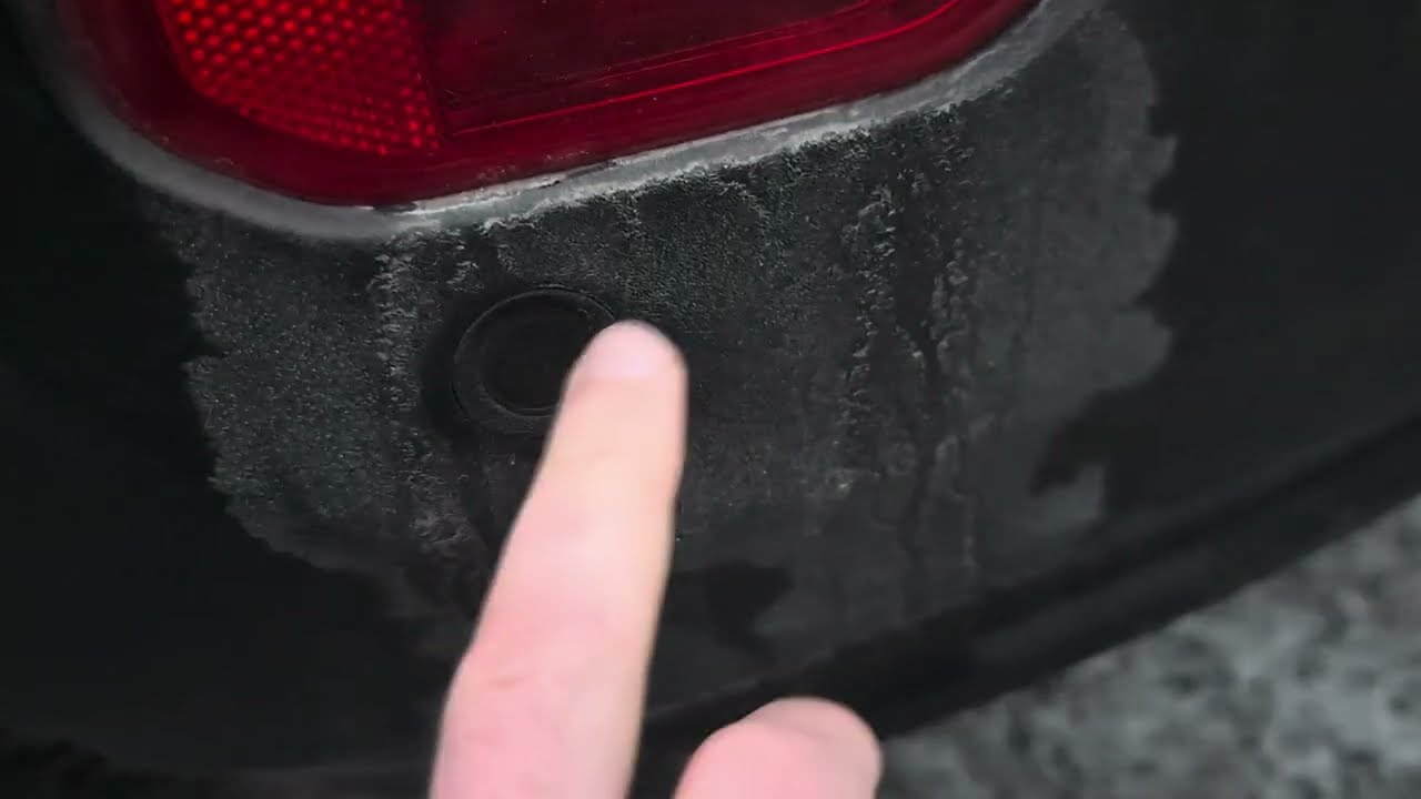 Для мойки автомобиля Volvo требовалась помощь. Датчики системы помощи при парковке были заблокиро...