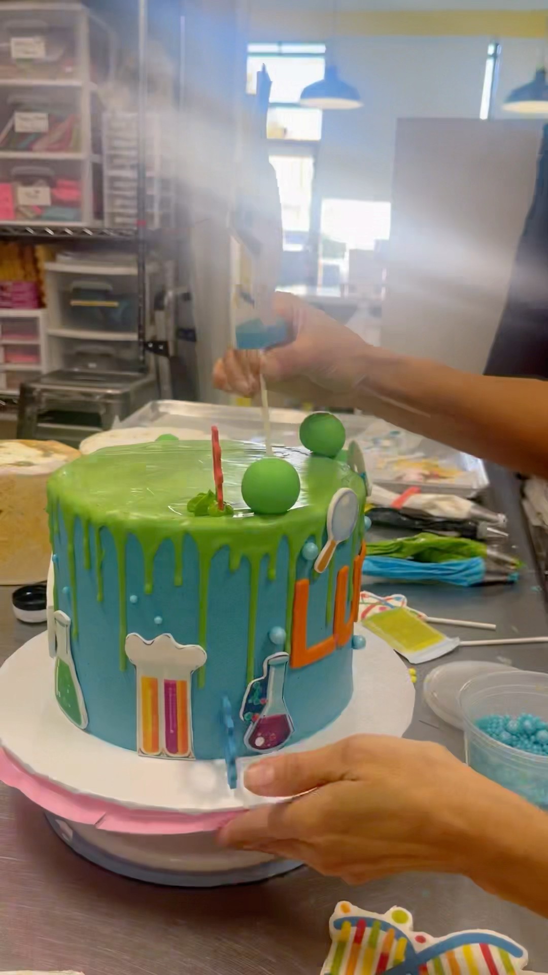 MAKING A SCIENTIST CAKE #easy #cake #science #diy #learn #howto  #tutorial #cakedecorating