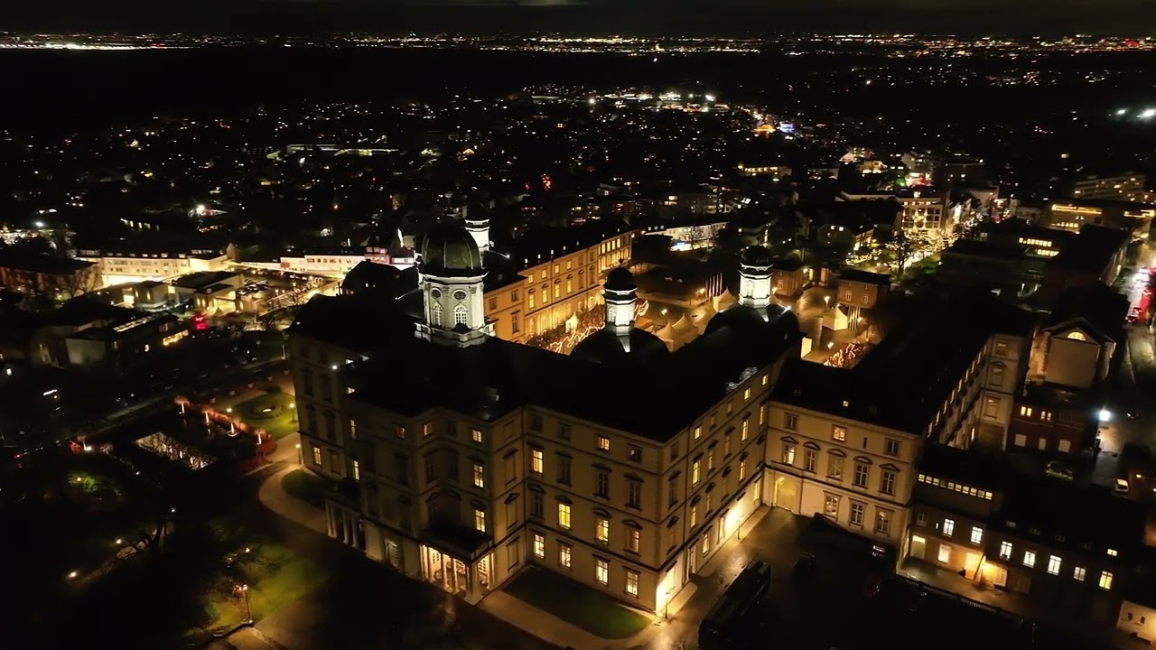 Abendstimmung über Bergisch Gladbach – Schloss Bensberg per Drohne