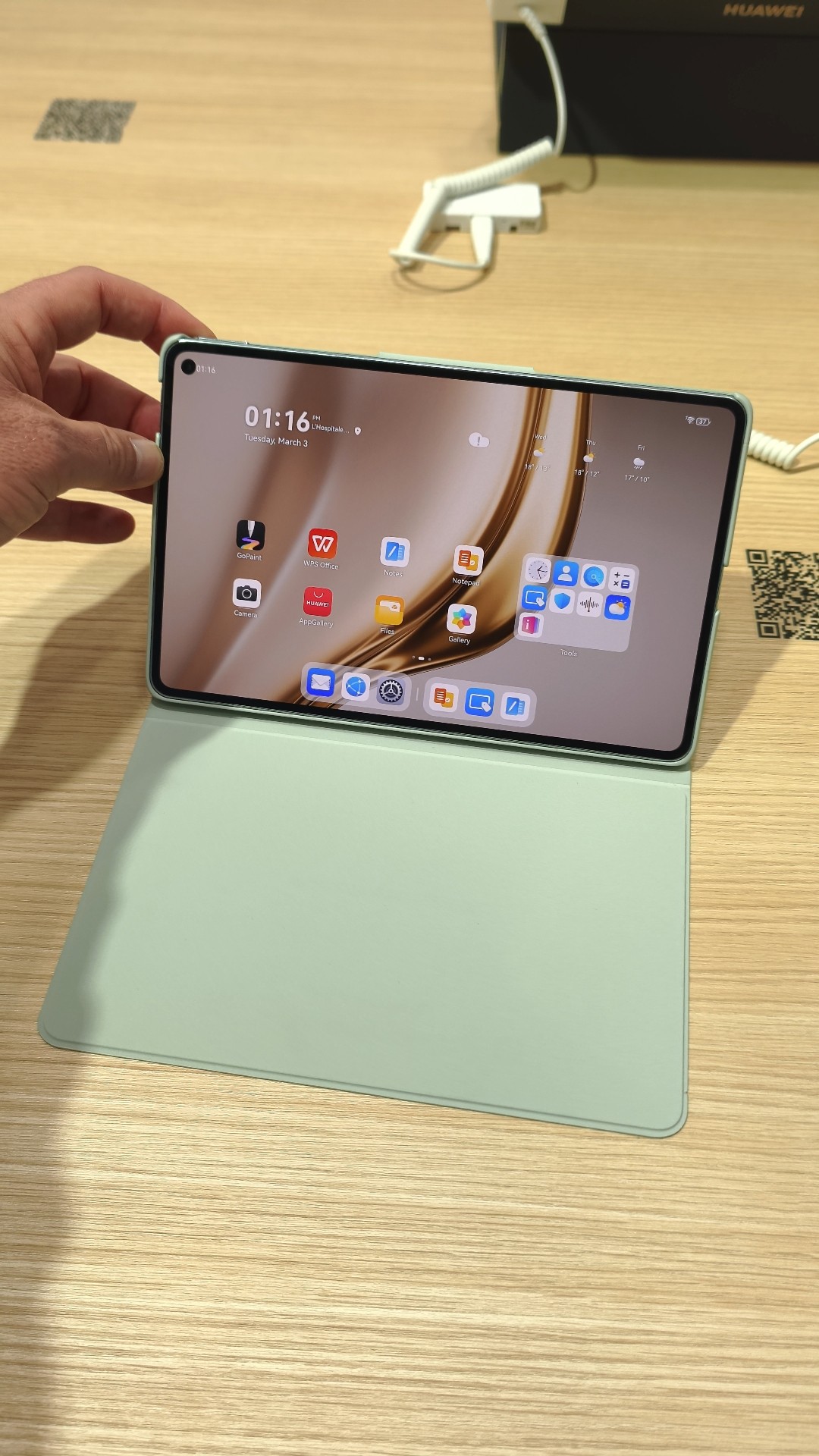 Huawei Matepad Mini Hands-On #mwc26 #huawei - YouTube