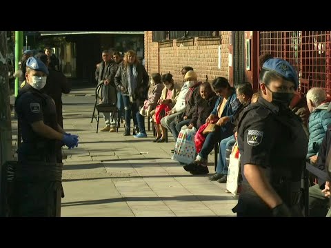Coronavirus: longue file d'attente devant une banque en Argentine | AFP Images Coronavirus: longue file d'attente devant une banque en Argentine | AFP Images