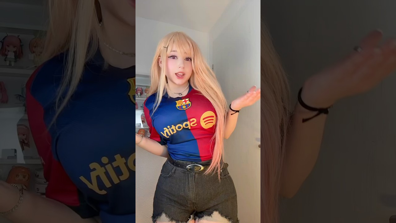 lamine yamal dance? #marinkitagawa #cosplay #fcbarcelona