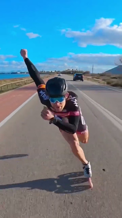Professional skating has its benefits 🦵 #everydayislegday #skating