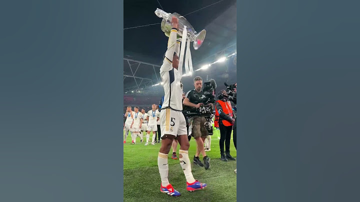 JUDE BELLINGHAM LIFTS THE TROPHY 🤍🏆 #football #championsleague #ucl #realmadrid
