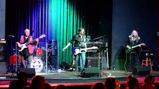 Lincoln County Regulators live performance of "Build a Fire"