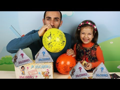 ემილია ხსნის პირამიდებს სადაც დევს სათამაშოები