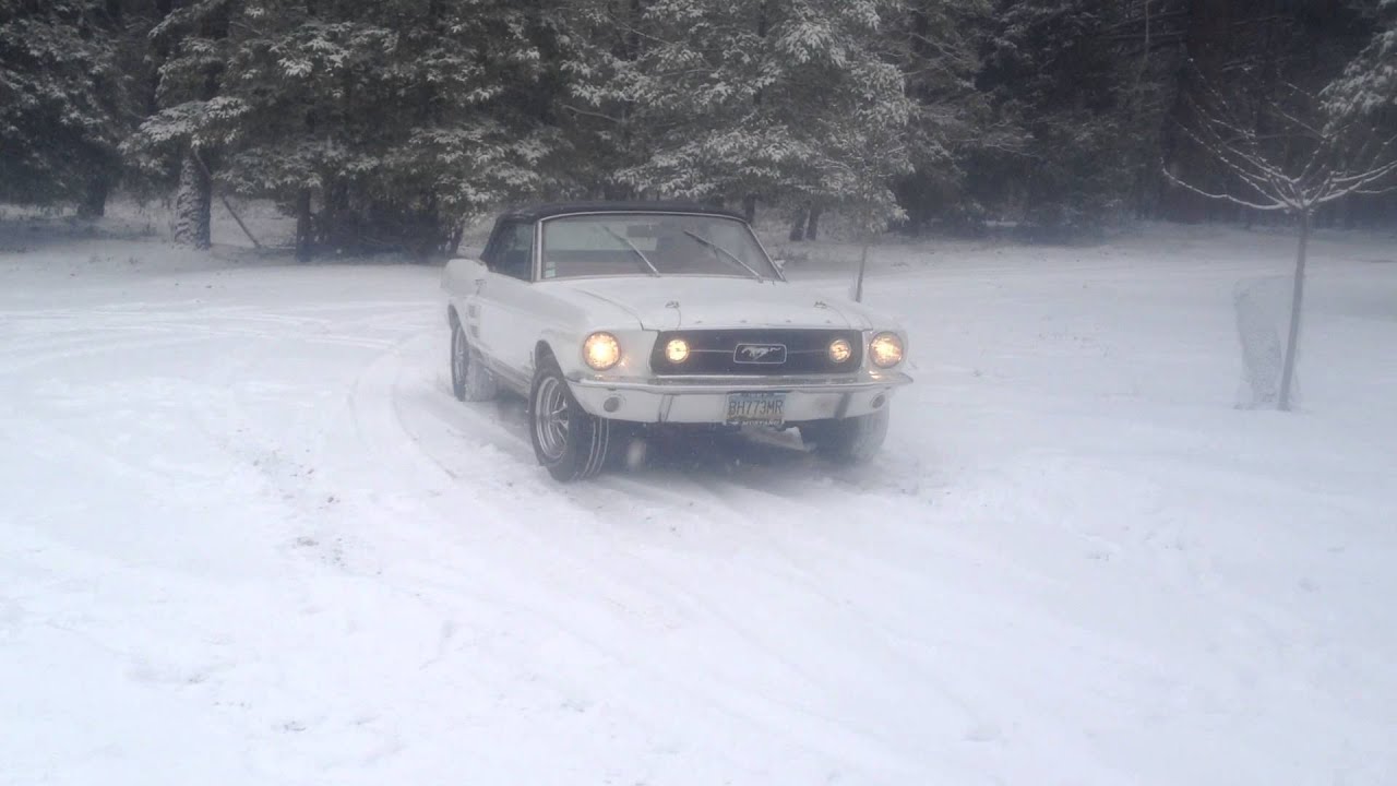 Mustang in the snow jan 2013 - YouTube
