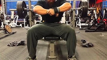 Joey Pyontka / hit bench press