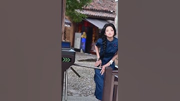 feel sad for her || chinese girl street fashion outfit ✨ #shorts