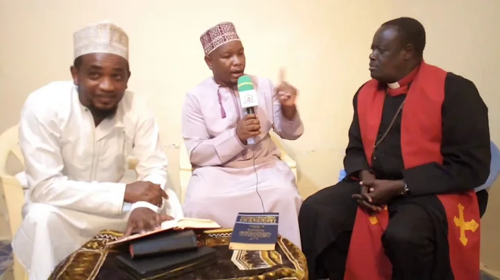 Bishop Stephen na Ramadhan Kuria katika kukuru kak...