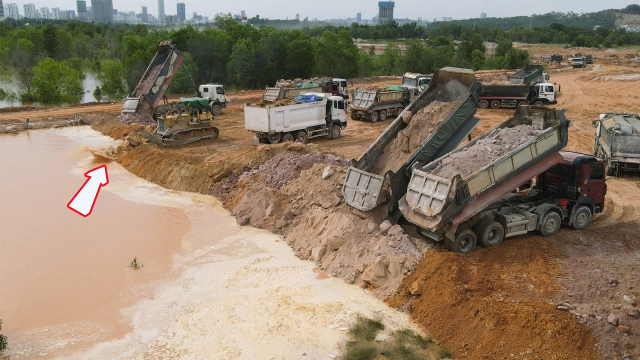 Part176 Incredible Komatsu Dozers Push Dirt to Clearing Water Area