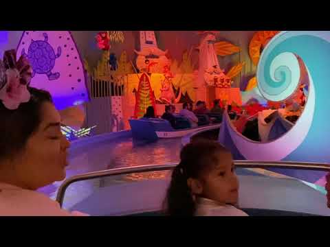 It’s a small world Disneyland / Full ride Christmas 2020