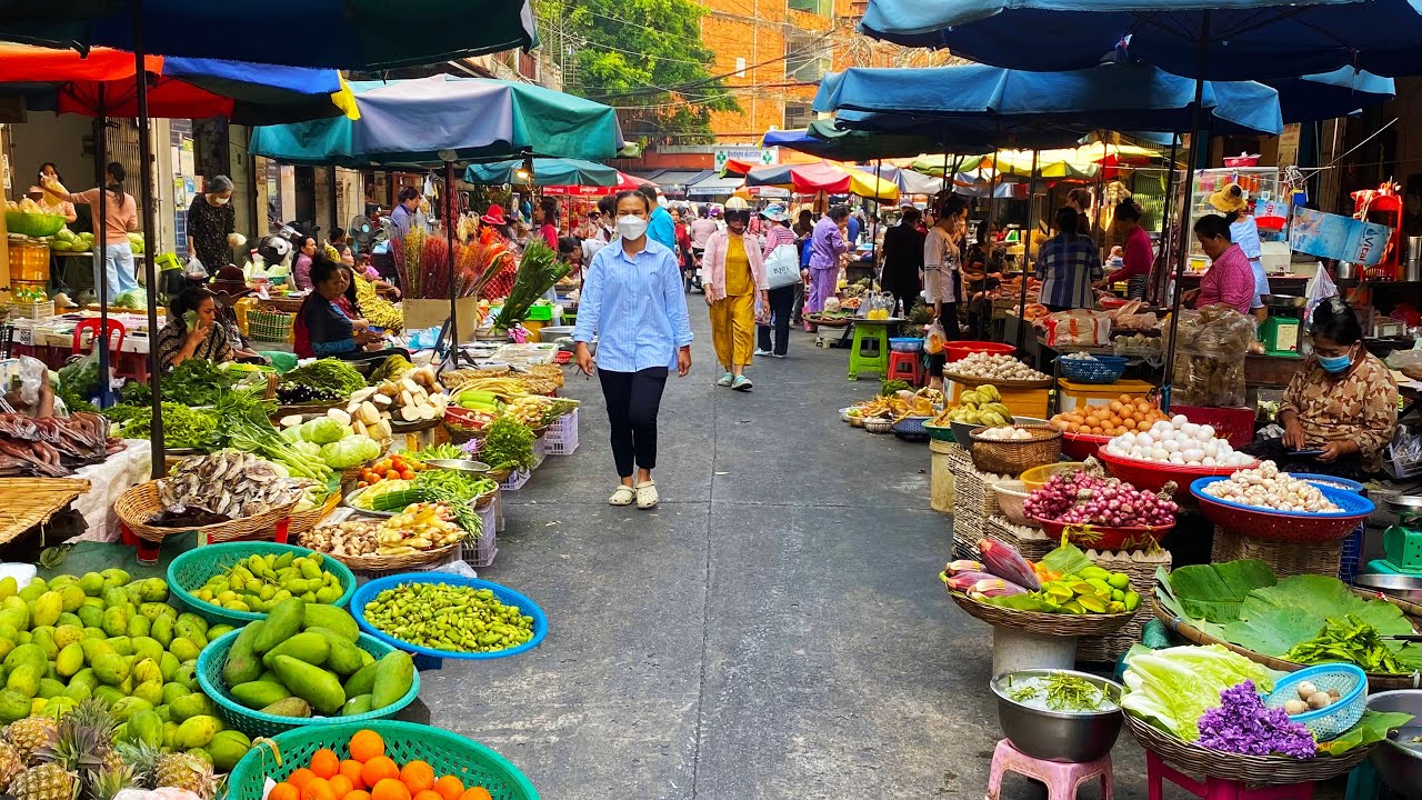Street Food Secrets: Exploring Phnom Penh’s Hidden Food Gems!