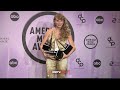 Taylor Swift looks stunning, poses with all her 6 Awards Backstage at 2022 AMAs