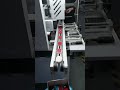 The visual positioning labeling machine avoids gaps for uneven product conveyor belts