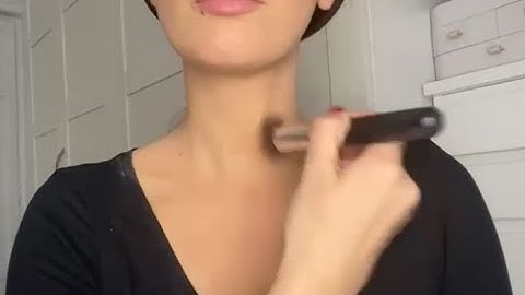 Make up collo e decolletè: come fissare il trucco per non sporcare i vestiti