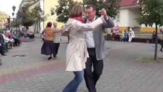 Танго на улице и его ценители!  Танго на вулиці! Tango in the street!