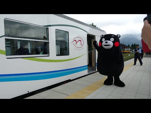 【南阿蘇鉄道全線運転再開記念式典】【突然の豪雨☂】くまモン！水も滴るよか男☂蒲島知事も乗った記念式典列車をお見送り☆