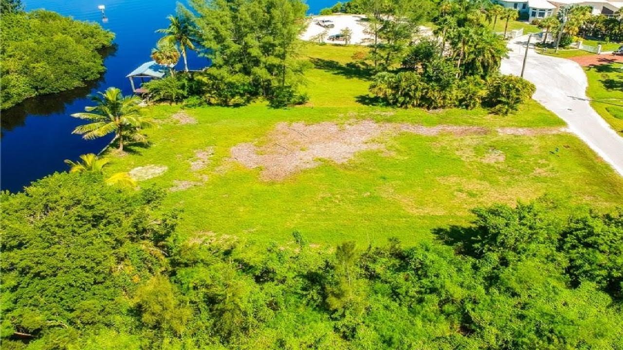 521 DARST AVENUE, PUNTA GORDA, FL Presented by Century 21 Birchwood