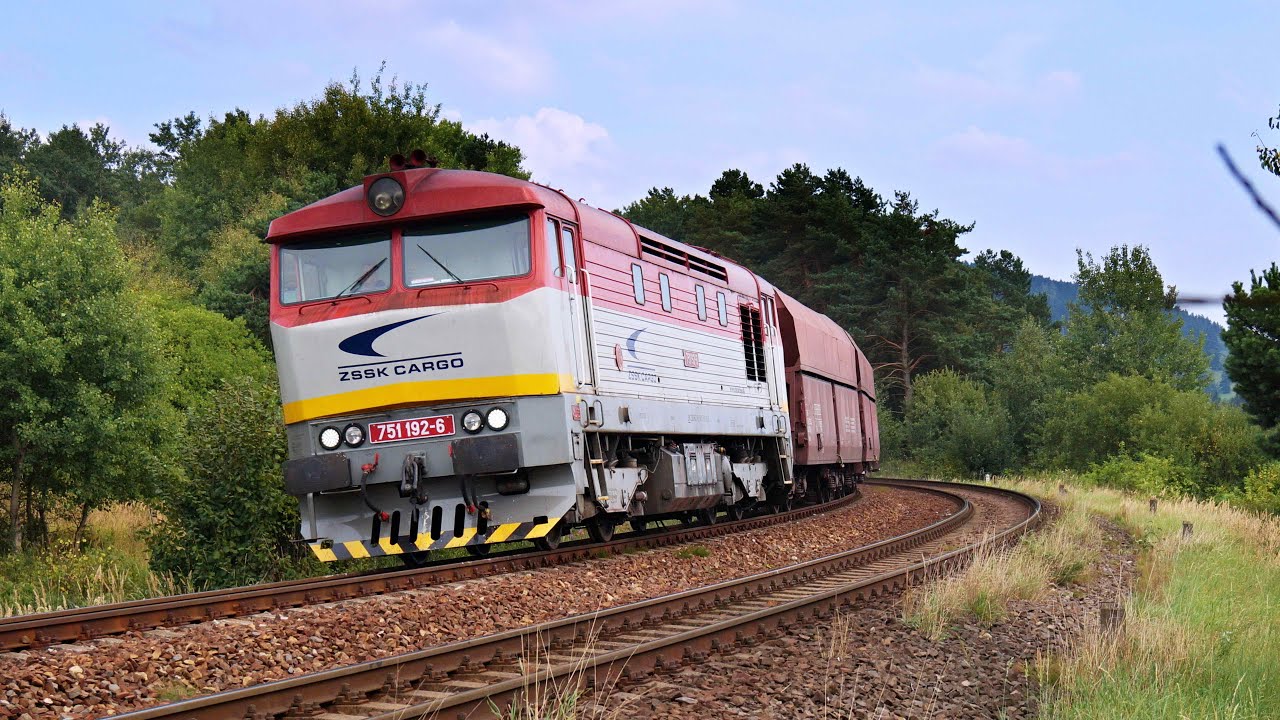 Vlaky Slovensko - ZSSKC 736.014 + postrk 752.018 Mn 85301