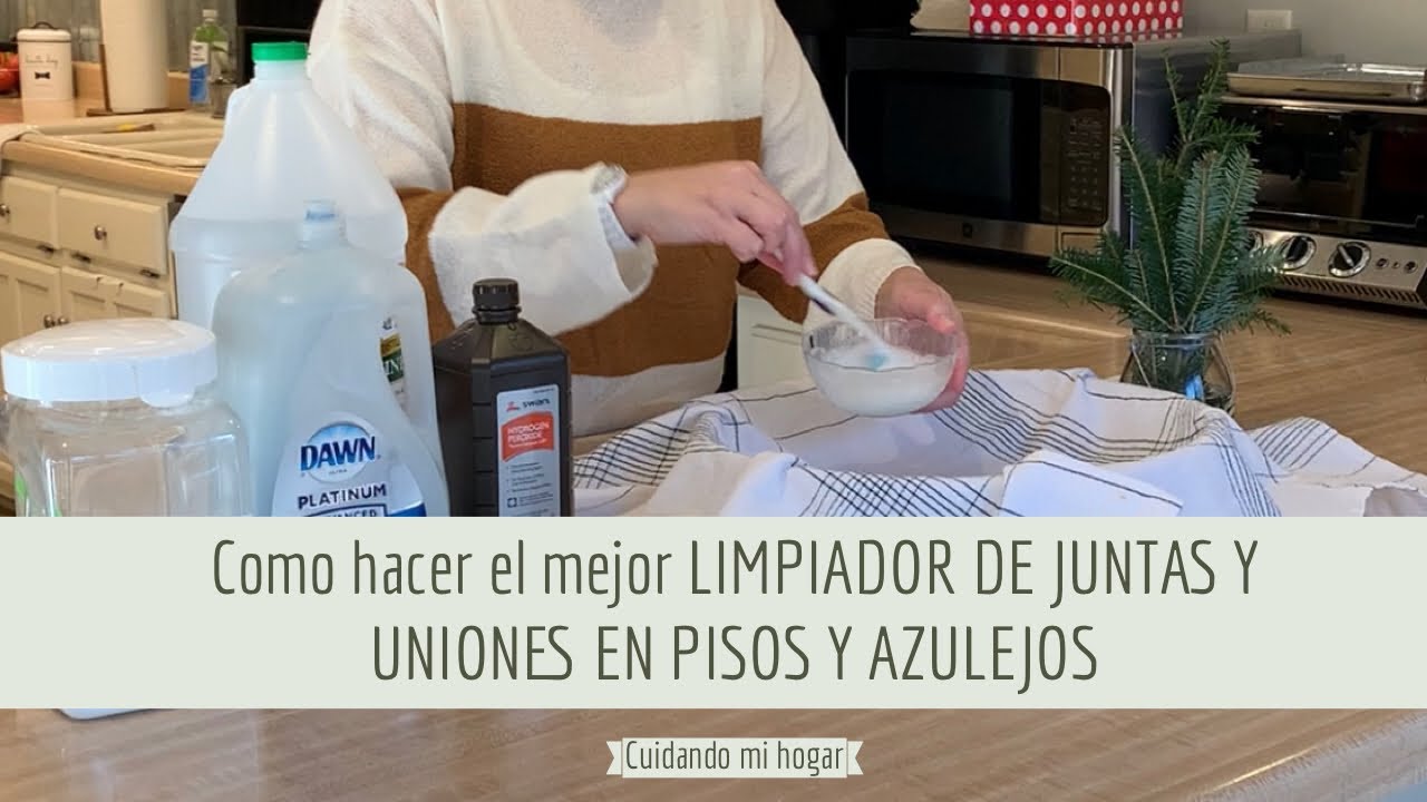 Meter Un Guante Con Un Cepillo De Plástico Para Limpiar Las Juntas Entre  Las Baldosas. Metrajes - Vídeo de limpio, humano: 214580550