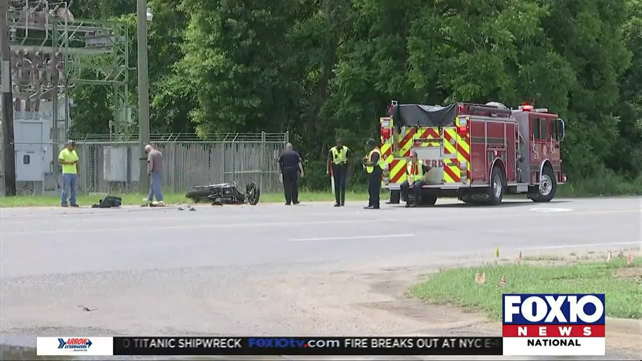 Motorcycle wreck leaves one man dead - YouTube