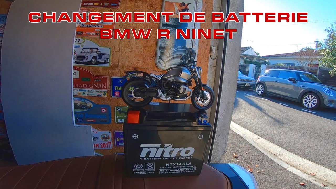 Tuto changement de batterie BMW R NineT - YouTube