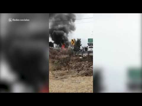 Reportan bloqueos carreteros y autos quemados por operativos en Guanajuato