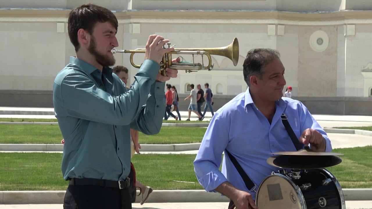 Оркестр Ум-Ца Ум-Ца - YouTube