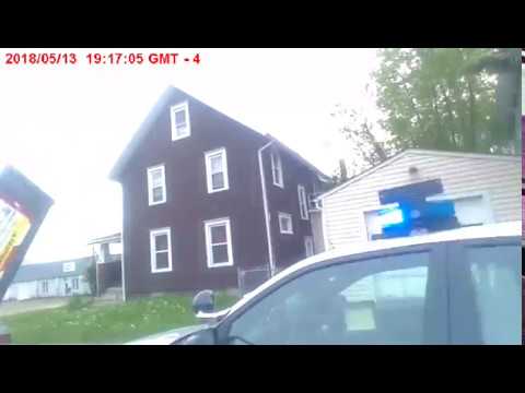 Video: Důstojník píše Stern Letter K9 Who Poškodené hliadkové vozidlo počas zastavenia premávky - K9 Responds