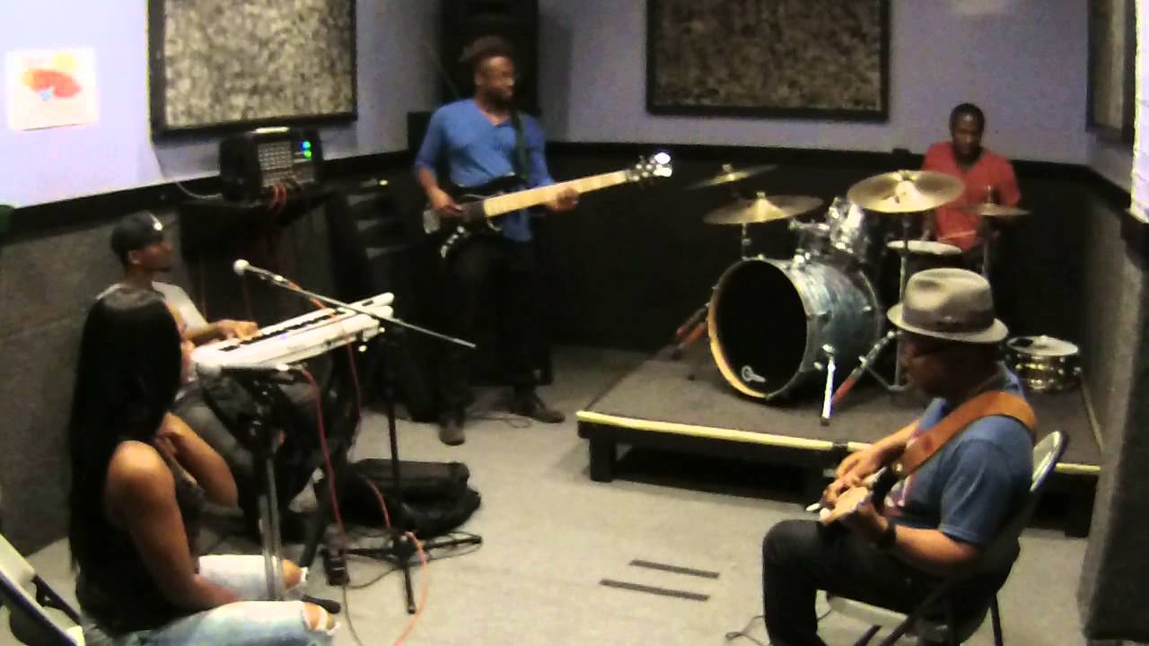 Brownsuede featuring Tiara Monet - Taking Tonight