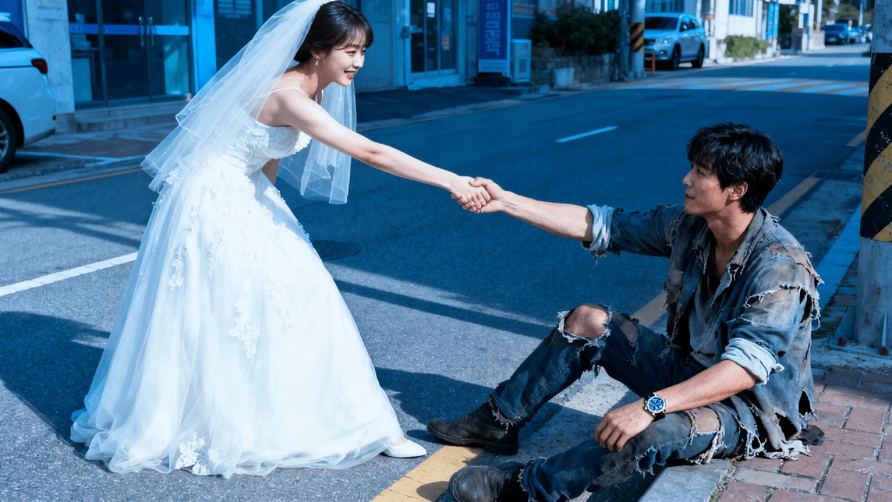 Sa araw ng kasal, sinampal siya ng nobyo kaya nag-asawa siya ng isang mahirap na lalaki—CEO pala ito