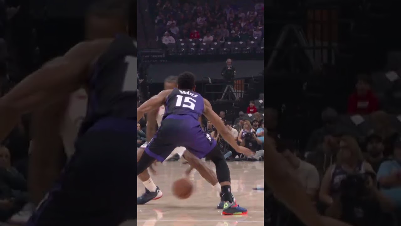 Kawhi scores through 3 defenders 🦾