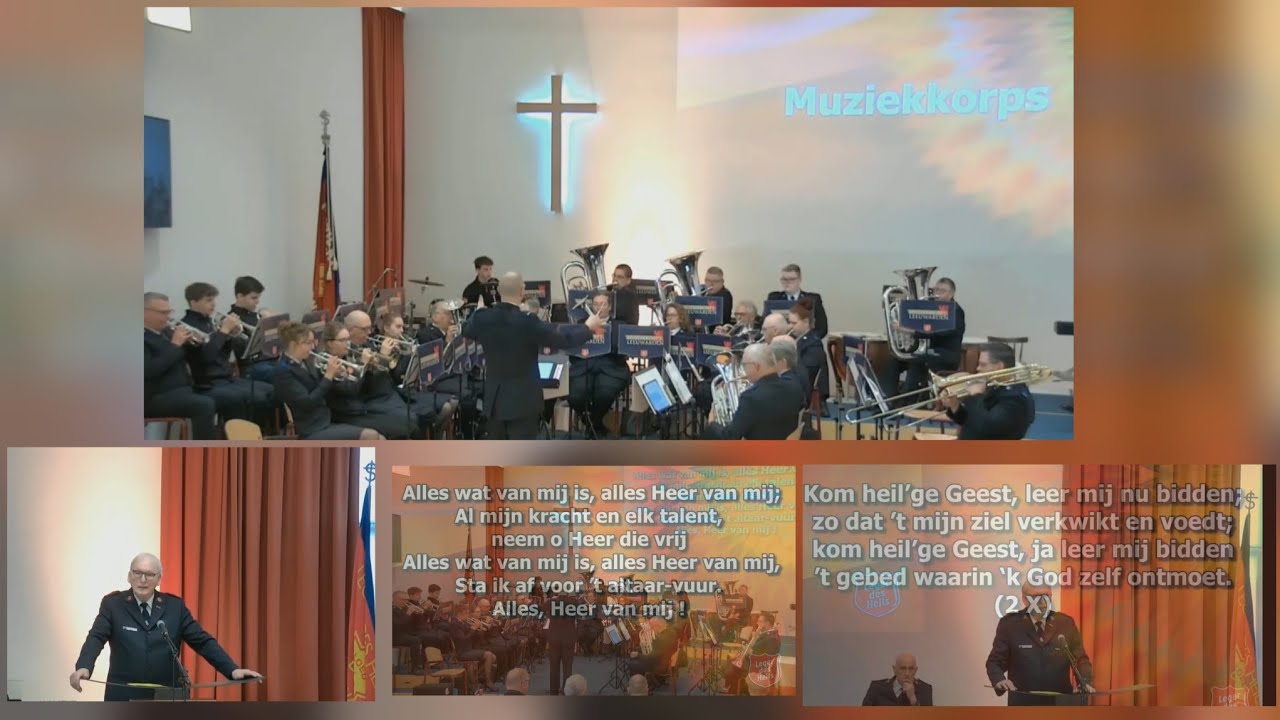 Leger des Heils Leeuwarden speelt op verzoek van Majoor van der Werf het nummer Divine Communion.