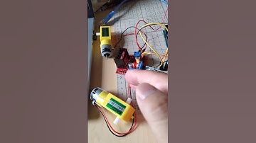 Arduinoによる超音波センサーを利用して障害物を避けるロボットの試作