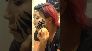 Asuka doing her facepaint 😲😲😲🔥🔥 #asuka #wwe #wrestling #wweraw #smackdown screenshot 2