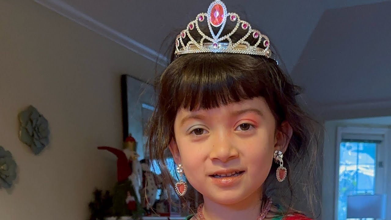 Mila’s first makeup kit - YouTube