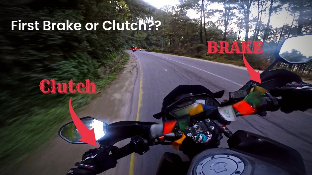 First Press Clutch Or Brake When Stopping The Bike? बाइक रोक्दा पहिले