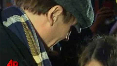 Broadway Dims Its Lights for Richardson