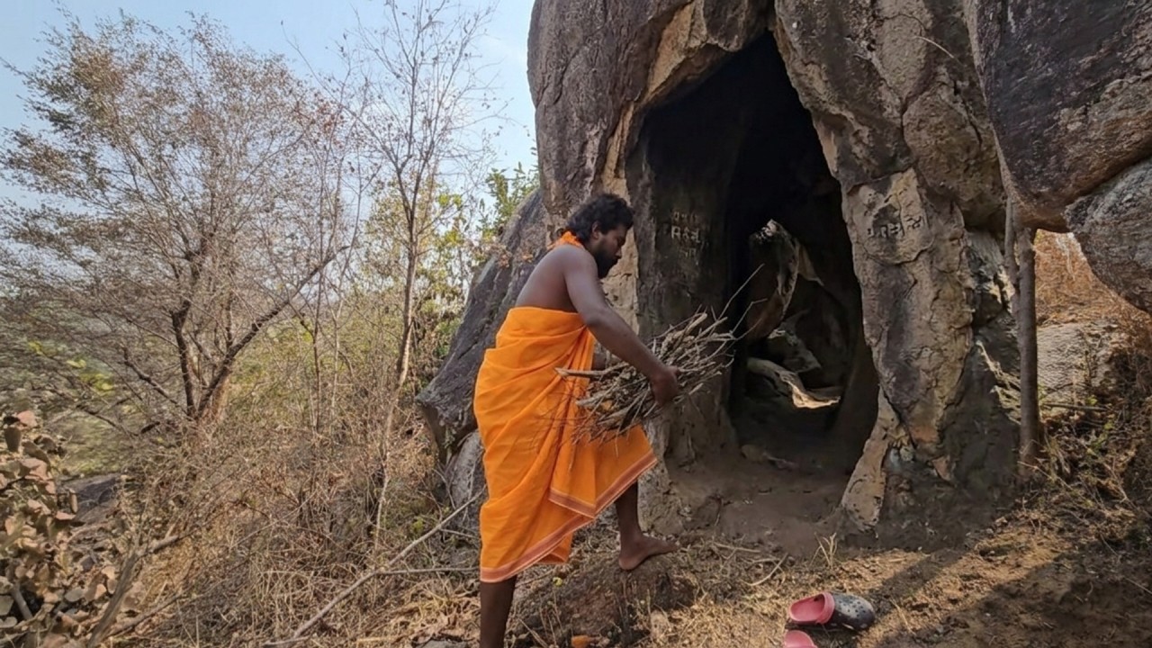 बीहड़ जंगल ने गुफा में तपस्या कर रहे संत जी //नई तपोस्थली में सात्विक प्रसादी 