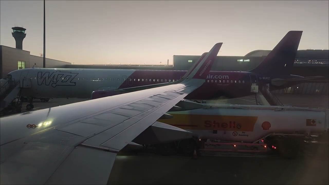 Wizz air Airbus A321 London Luton - Prague.