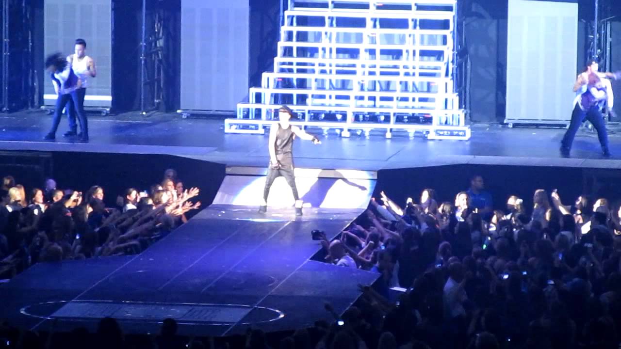 EXTENDED "Boyfriend" Justin Bieber BELIEVE Tour (Dance Break Included)