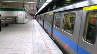 20130118-台北捷運110次(URC301型)-進入終點站新店