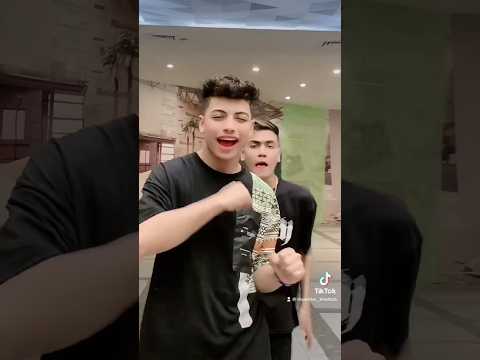 جوزك بطل سندال وكفأه