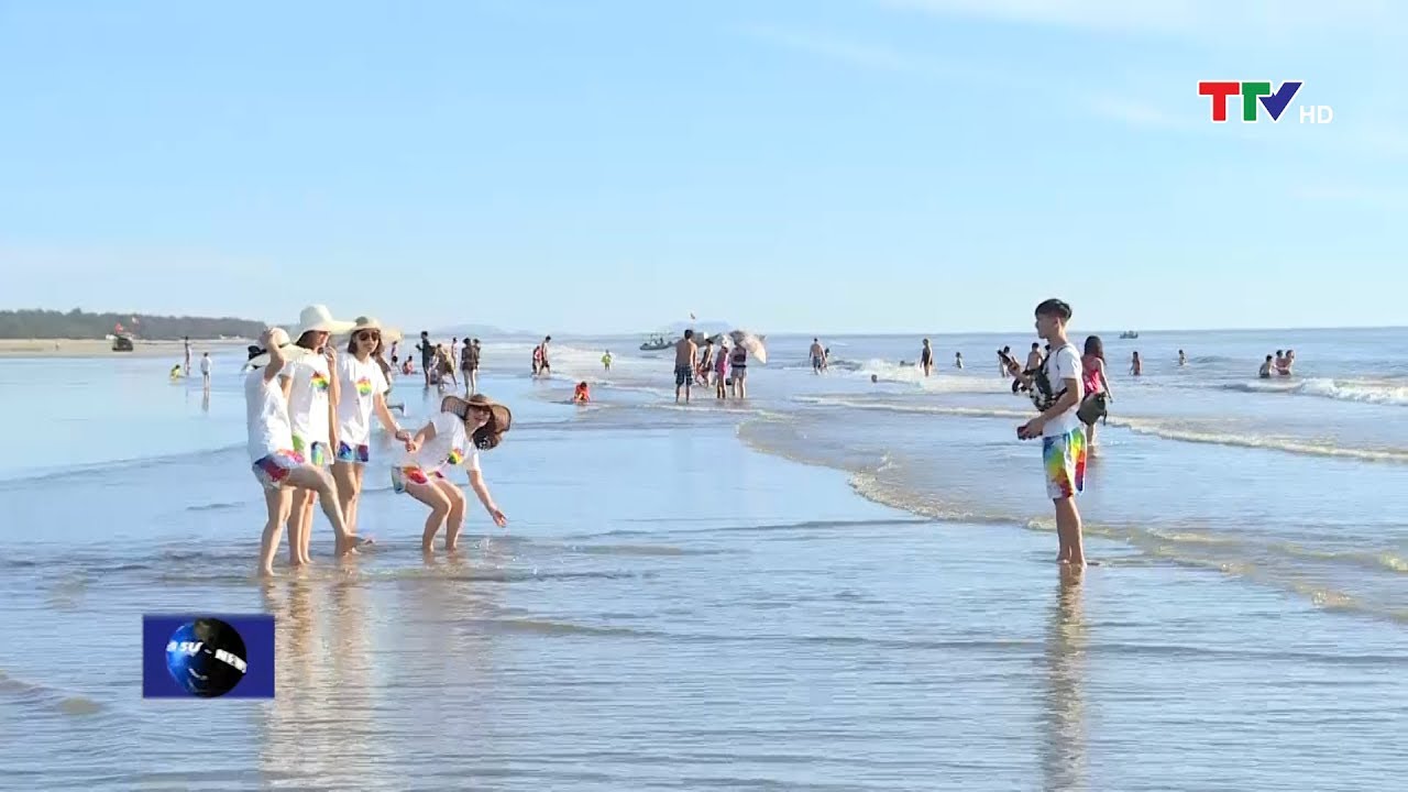 các bãi biển ở thanh hóa Update Nắng nóng, du khách tới các điểm du lịch biển Thanh Hóa tăng đột biến