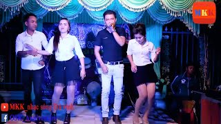 Video thumbnail of "Danh Dani cùng với Mora hát quẩy đám cưới rất sung"