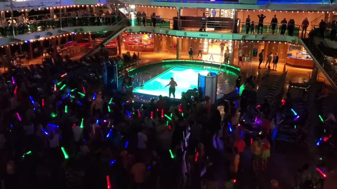 Carnival Dream - 80s Rock & Glow Party